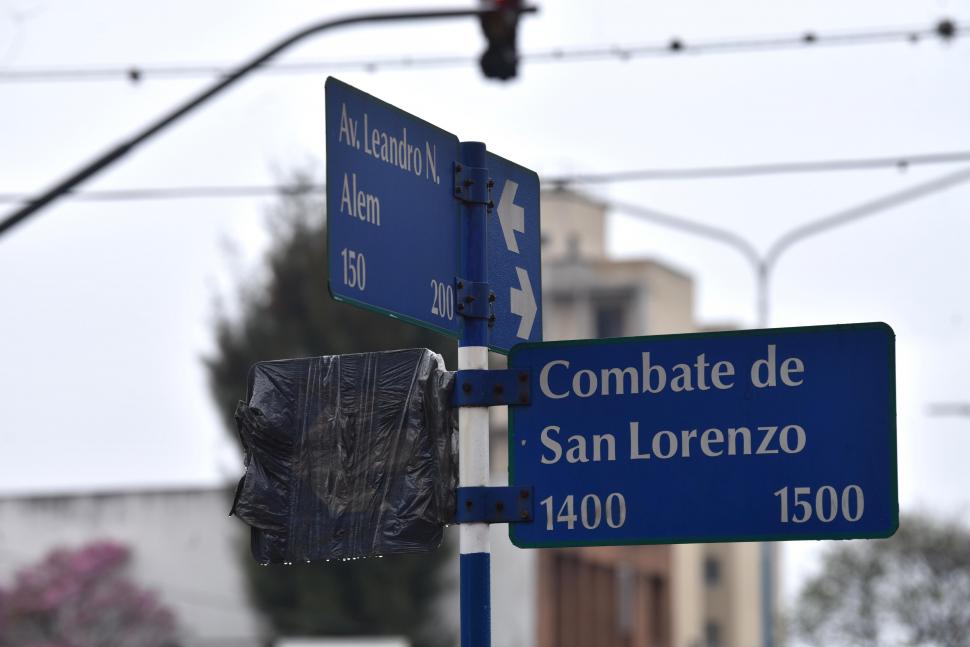 VIDEO. Ya empezó el cambio de señalización en calles San Lorenzo y Crisóstomo Álvarez