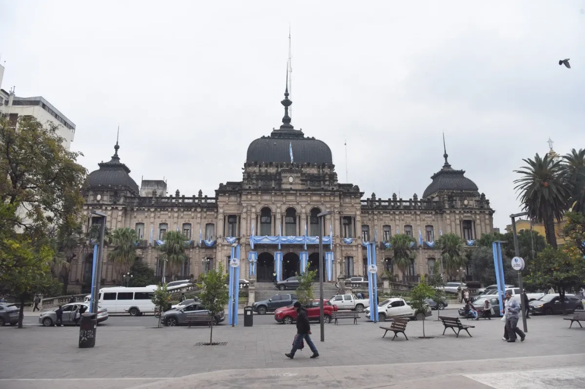 La suba de la dieta a senadores pone en alerta a los estatales tucumanos