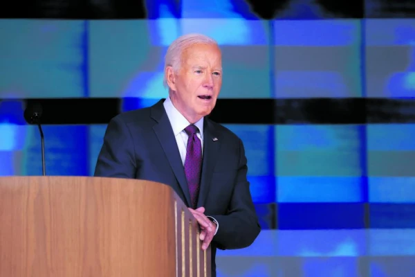 Biden pasa “la posta” a Kamala Harris, luego de un mes tormentoso