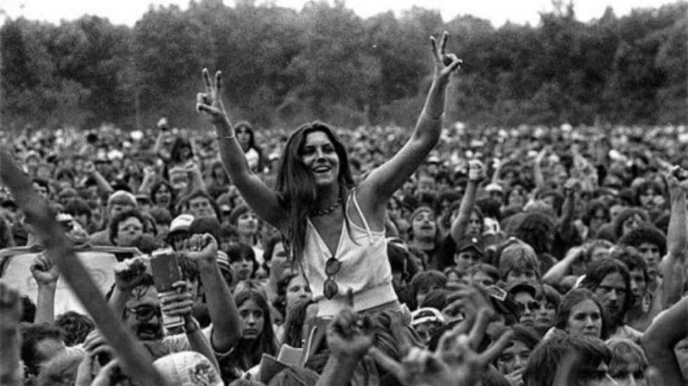 JUVENTUD. La mayoría de los participantes en Woodstock vivieron una experiencia única en esos lluviosos días.