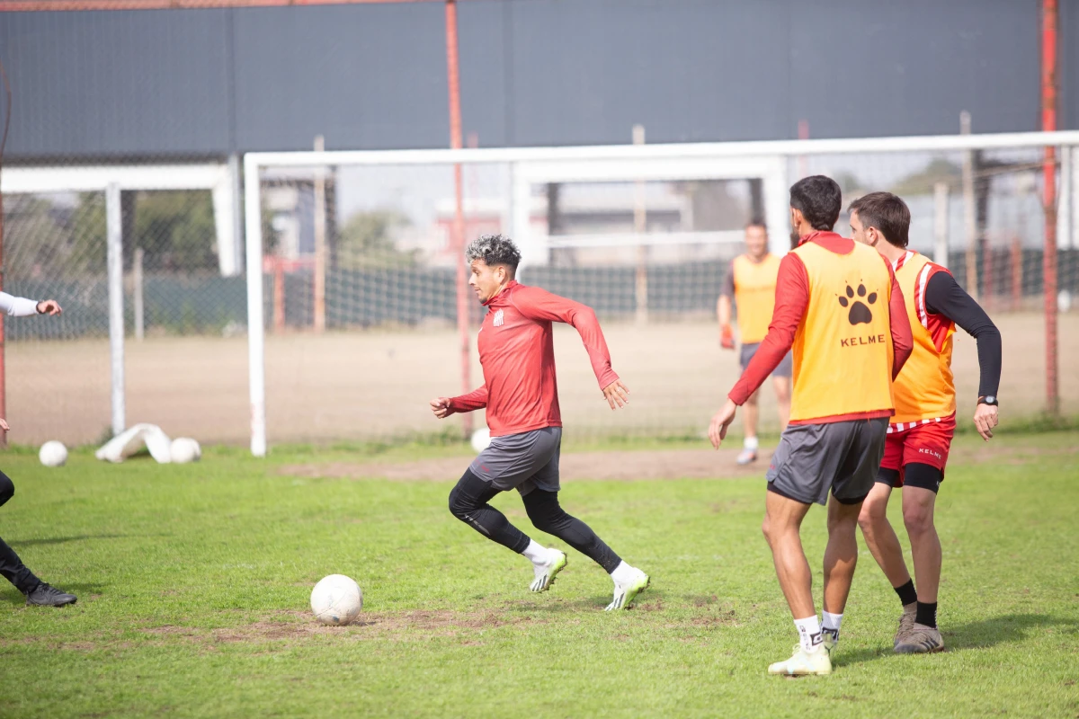 PIEZA CLAVE. Lucas Diarte ya realiza trabajos con el grupo, pero desde el CT lo llevarán día a día para conocer su evolución.