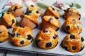 Muffins de arándanos extra húmedos y saludables con tan sólo tres ingredientes sin harinas, aceites ni azúcar