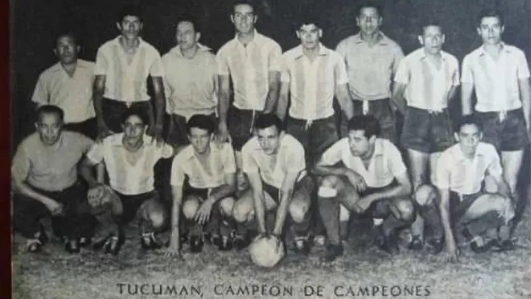 UN NUEVO PEDIDO. La dirigencia del Decano realizó una nueva presentación para que la Copa de Campeones de 1960 sea reconocida como un título de Primera División.