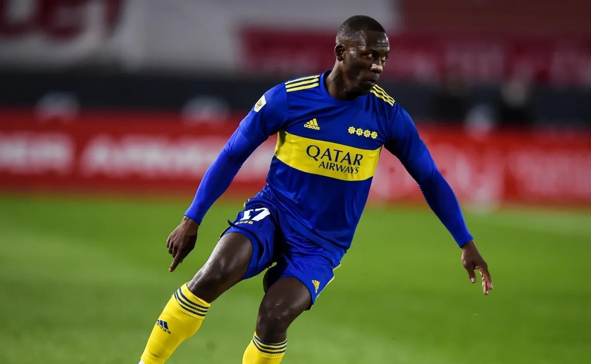 Así fue la insólita expulsión de Luis Advíncula antes del primer minuto de juego por Copa Sudamericana