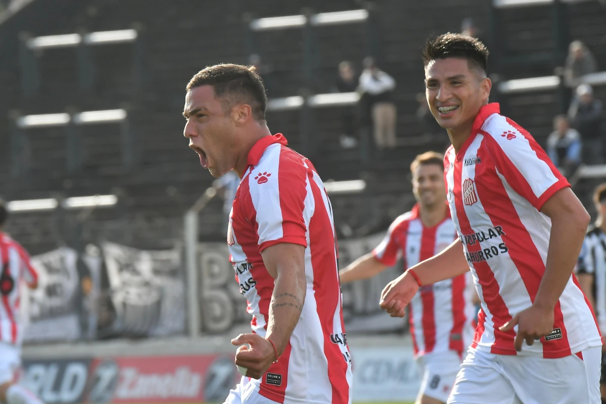 GOL. Axel Bordón marcó el primer tanto frente a Estudiantes de Caseros.