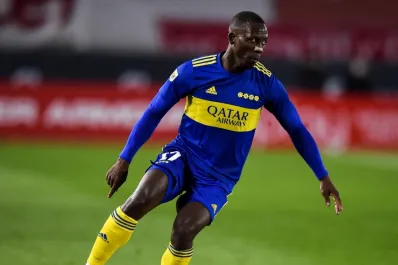 Así fue la insólita expulsión de Luis Advíncula antes del primer minuto de juego por Copa Sudamericana