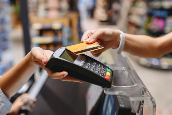 Los pagos electrónicos serán menos costosos para los comercios