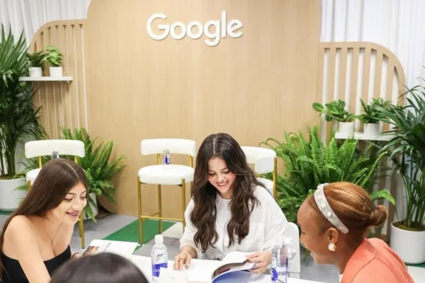 Google se suma a la batalla de Selena Gómez por la salud mental estudiantil