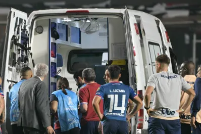 El video que recorrió el mundo: Lucas Moura rezó a los pies del jugador de Nacional que sufrió una arritmia