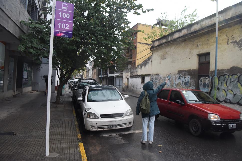 LAS HERAS. El estacionamiento complicó las paradas de ómnibus.