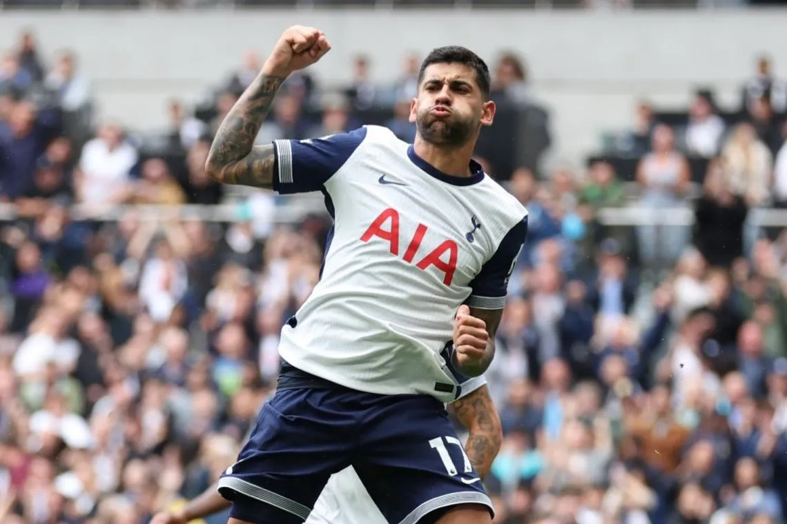 Cuti Romero festejó a lo grande: alcanzó los 100 partidos con Tottenham e hizo un gol frente a Everton