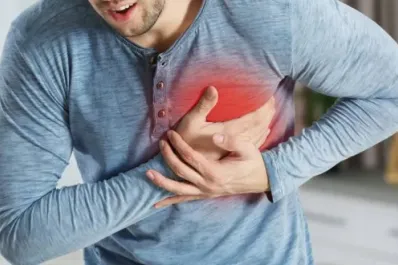 Casi muere de un ataque cardíaco y advierte cuál es “el primer síntoma al que debería haber prestado atención”
