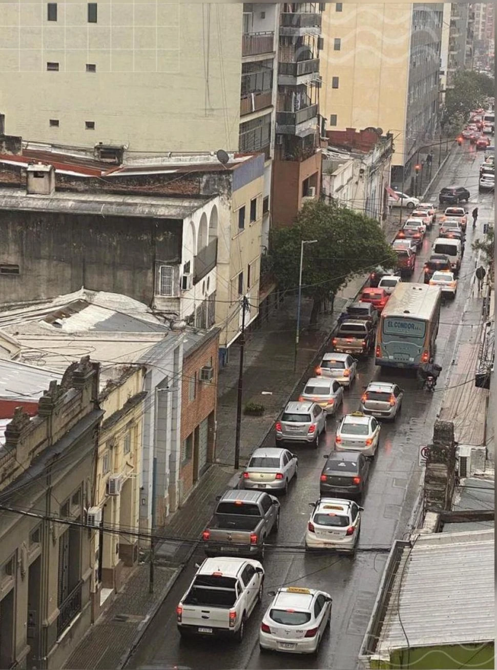 LAS PIEDRAS. Ayer registró más autos y algunos atascos debido a la circulación de los ómnibus.