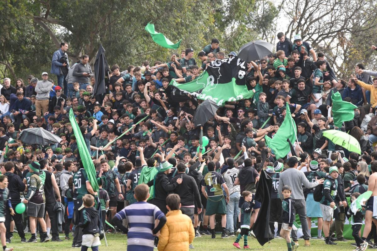 IGUAL DE GLORIOSA. Los simpatizantes 