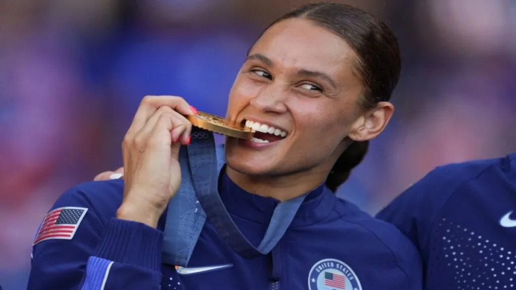 Insólito: a una campeona olímpica se le rompió la medalla de oro