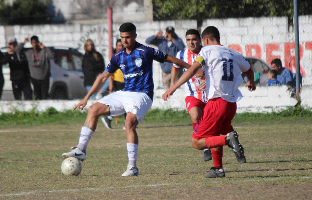 Atlético sumó la cuarta victoria consecutiva y es líder de grupo en la Liga Tucumana