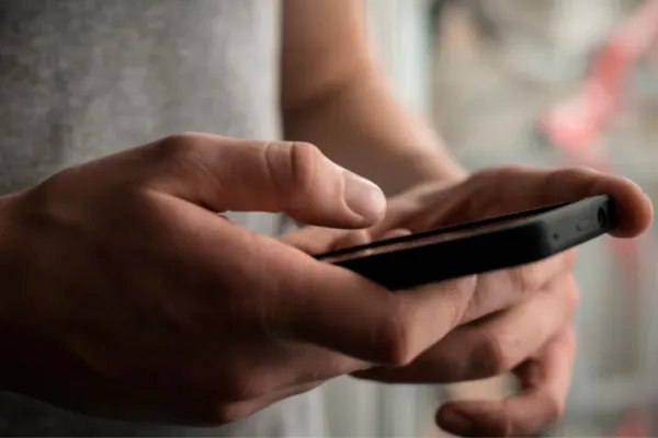 Cómo evitar estafas digitales: desactiva estas dos funciones de tu celular