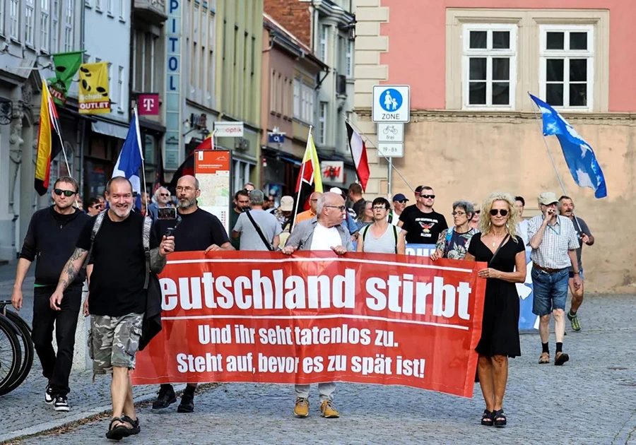 Miles marchan en Alemania contra la ultra derecha