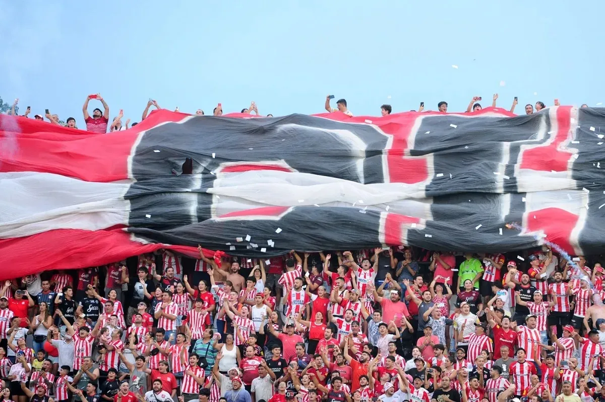 GRAN EXPECTATIVA. Los fanáticos de San Martín de Tucumán deberán presentarse con antelación para el partido del sábado.