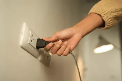 Cuáles son los dispositivos que es mejor desconectar para bajar la factura de energía