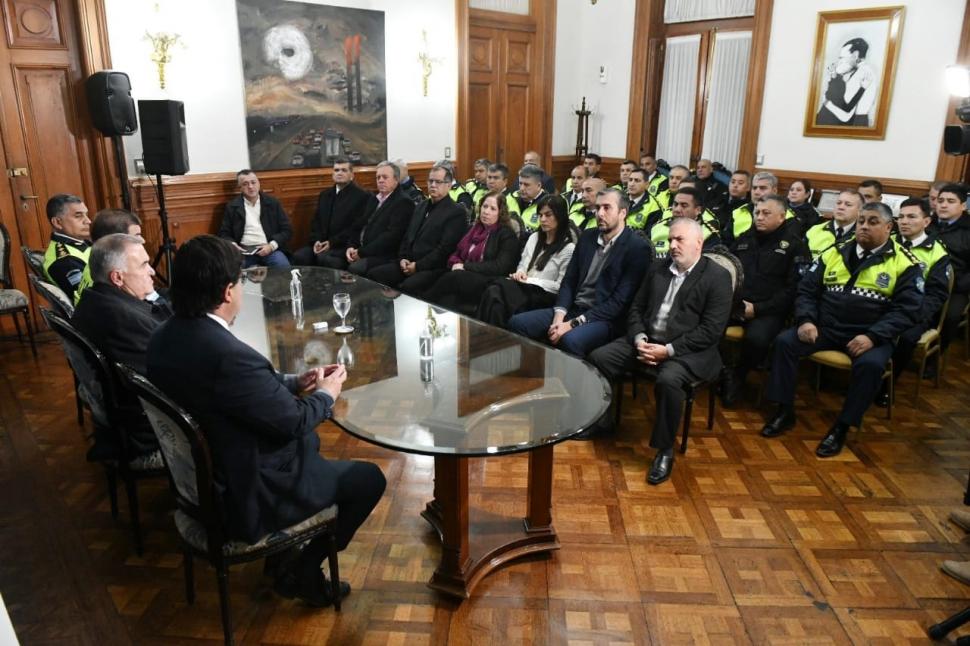 REUNIÓN. Osvaldo Jaldo con funcionarios de Seguridad y de la Policía.