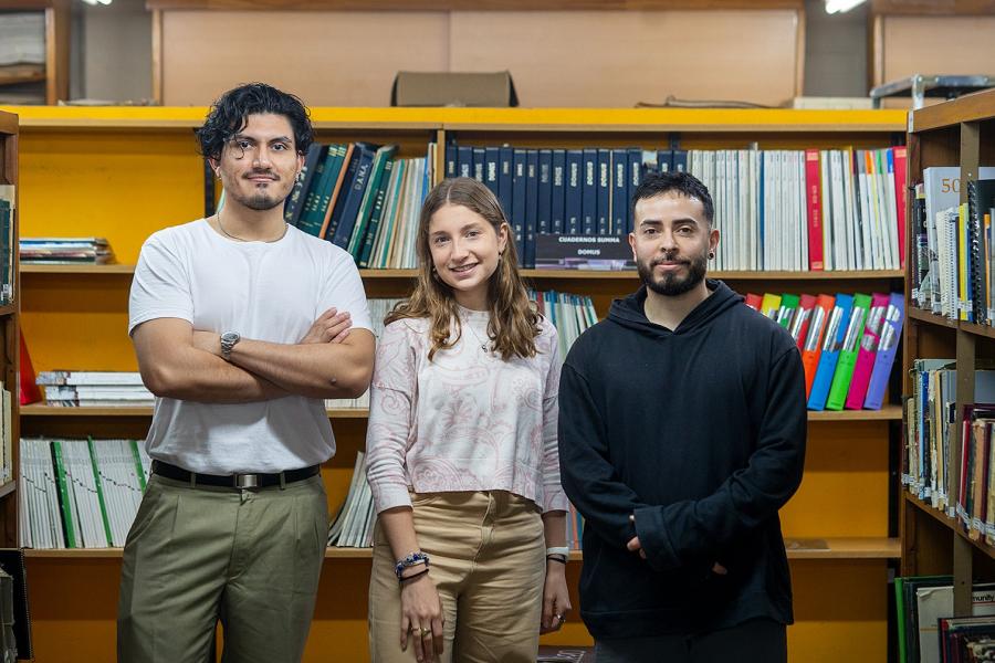 FINALISTAS. Ellos son los estudiantes Marcos Carrizo, Luciana Cabrera y Karim Gosne. / COMUNICACIÓN FAU.