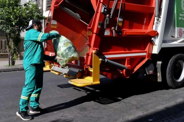 El Concejo capitalino propone contratar dos empresas para la limpieza de la ciudad