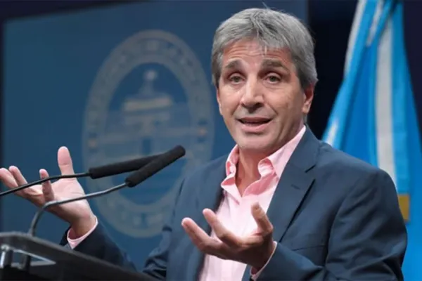 Baja el Impuesto País: los pagos de pasajes y gastos en el exterior seguirán un 60% más caros