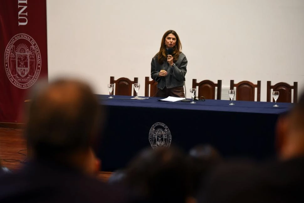 DEFINICIÓN. “Lo que vale es la Constitución viva, que se funda en los hechos”, dijo Claudia Sbdar. 