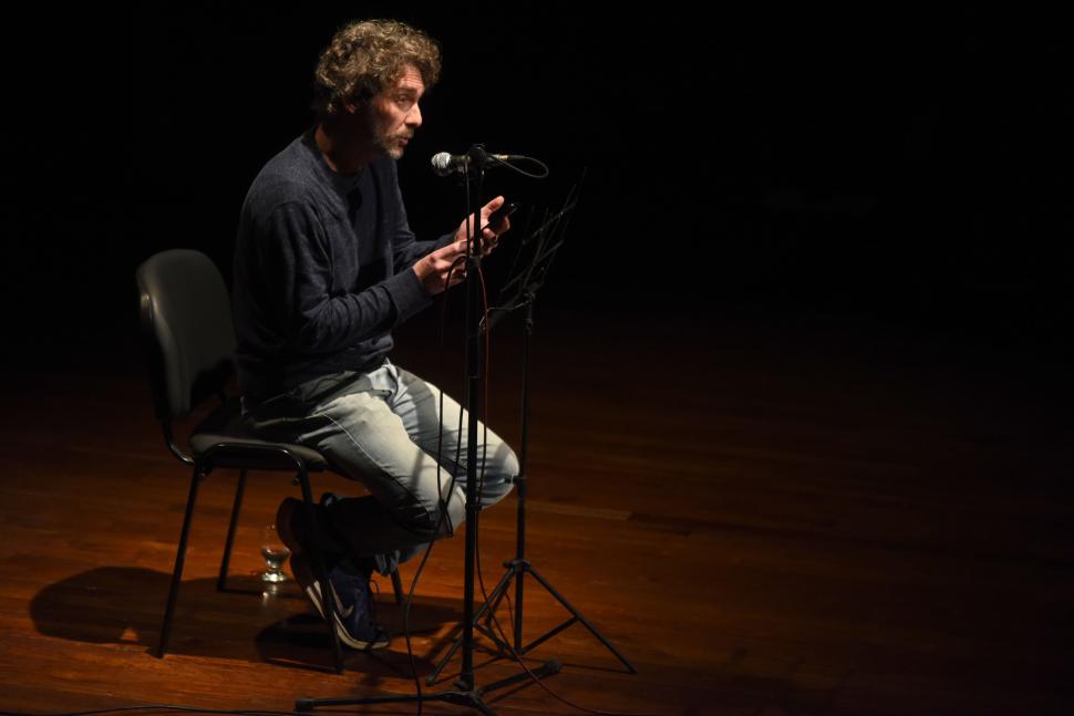 “DESDE EL LUGAR DEL POETA AMIGO”. Así habló Javier Foguet.