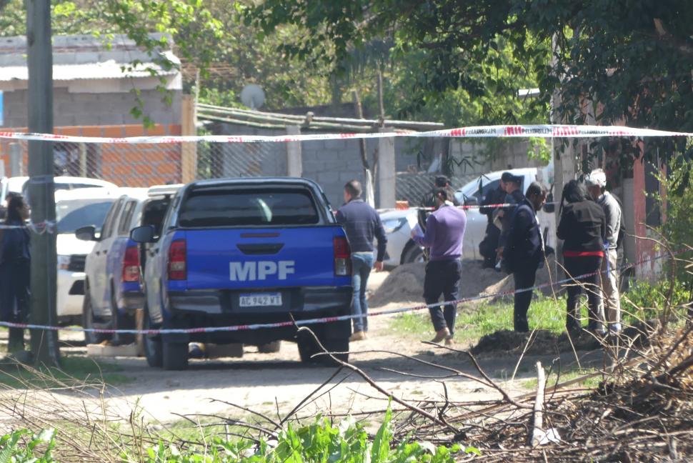 PREOCUPACIÓN. Los efectivos custodiaron ayer la casa del único detenido.