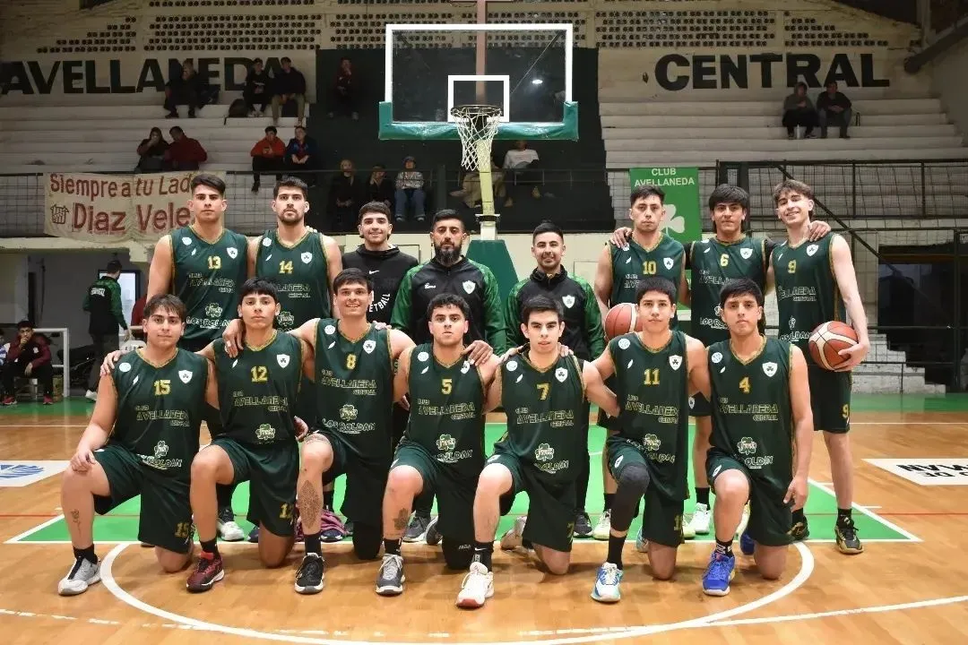 Avellaneda Central dio el batacazo en el arranque del Pre Federal de básquet