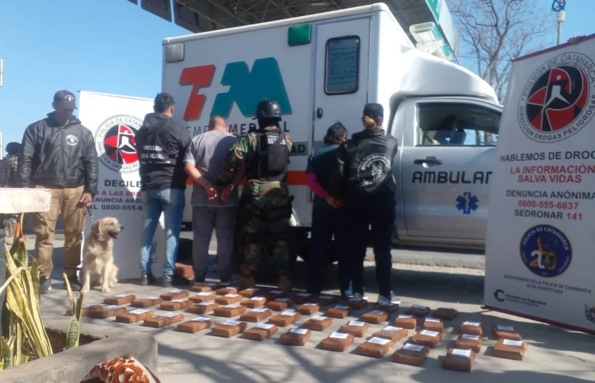 Interceptan una ambulancia que trasladaba más de 50 kilos de cocaína