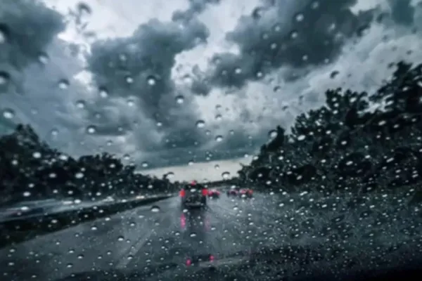 Consejos para conducir de manera segura ante la inminente llegada de la tormenta de Santa Rosa