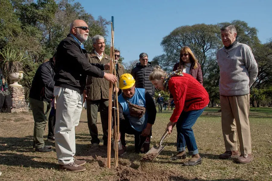 VIDEO. Día Nacional del Árbol: plantaron 15 ejemplares en el parque 9 de Julio