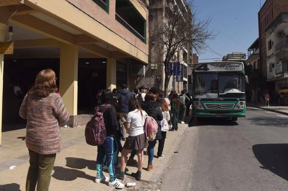 Cambio de sentido de calles: los vecinos del edificio bloqueado, sin respuestas