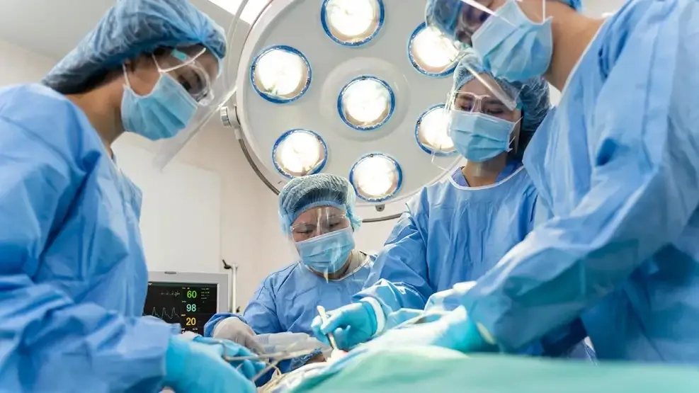 Cuánto gana un médico en Argentina y cómo se comparan sus salarios con el resto del mundo
