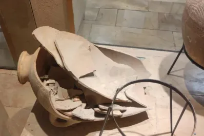 Un niño de cuatro años destruyó una vasija de la Era de Bronce en un museo de Israel