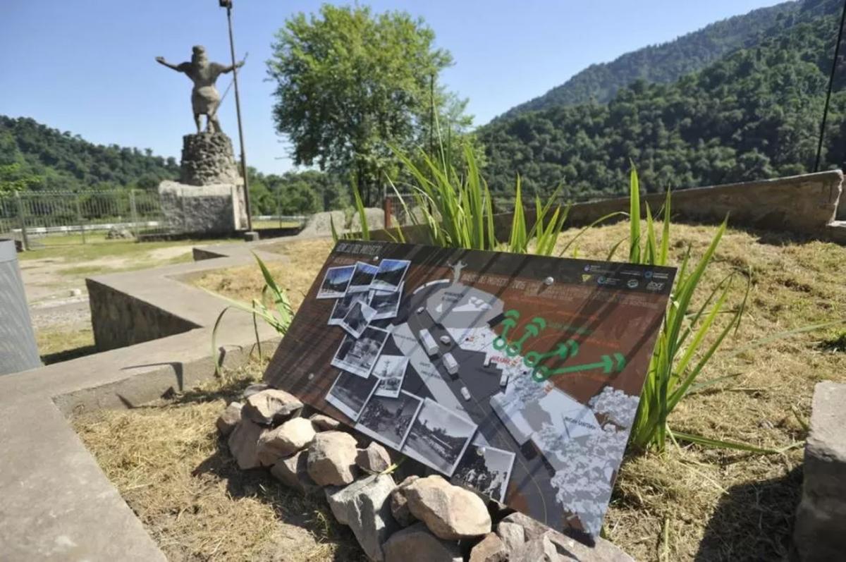 Un incendio destruyó todos los puestos de venta de artesanías en el Monumento al Indio