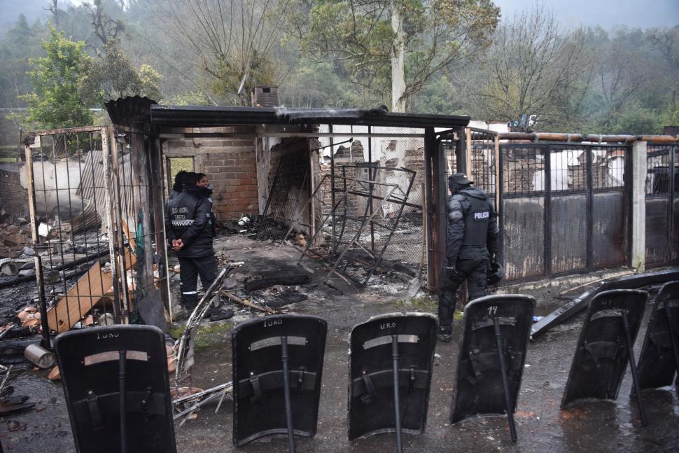 UNIFORMADOS. Los Bomberos y la Policía intervinieron en el caso.