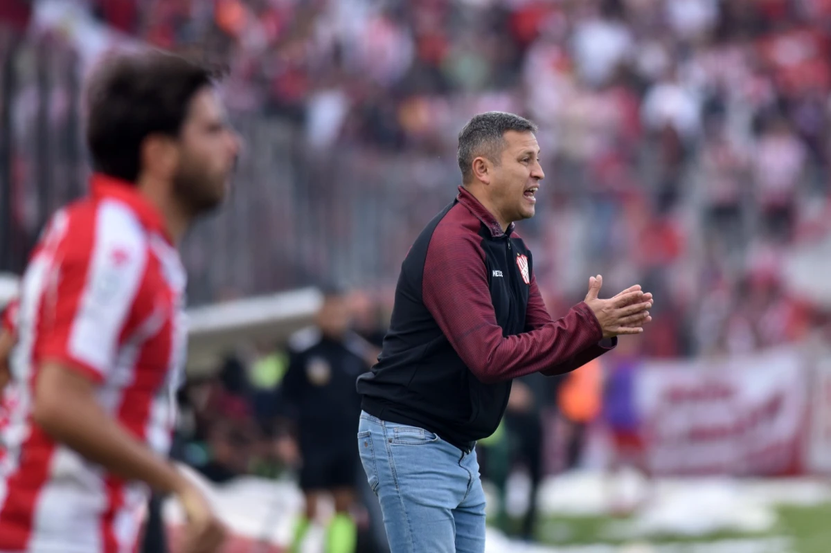 SATISFECHO. Diego Flores celebró el triunfo de San Martín.