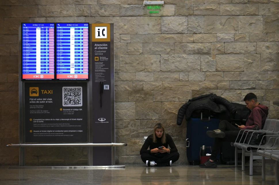 ENOJO. En el aeroparque hubo al menos 2.200 pasajeros afectados. 