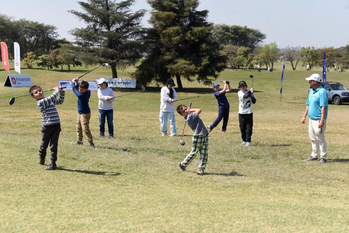 Las mujeres y el semillero disfrutan a pleno del golf en el Abierto del Norte