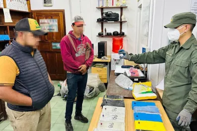 Detienen a 11 mochileros en Salta con 202 kilos de cocaína
