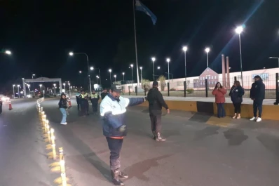 Lesionan a una agente en un intento por evitar el secuestro de un auto