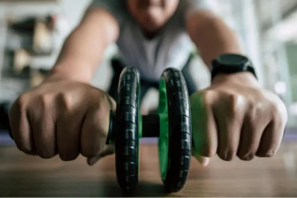 Caminar, levantar pesas o andar en bicicleta: ¿qué quema más calorías?