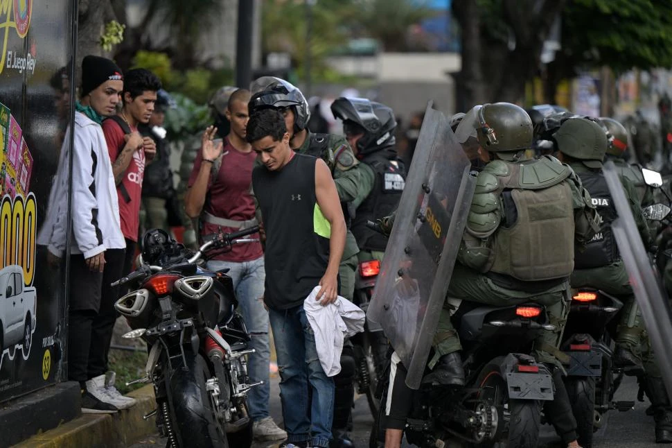 REPRESIÓN. La Guardia Bolivariana detuvo a cientos de manifestantes.