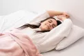 Dormir con o sin almohada: ¿qué es más saludable?