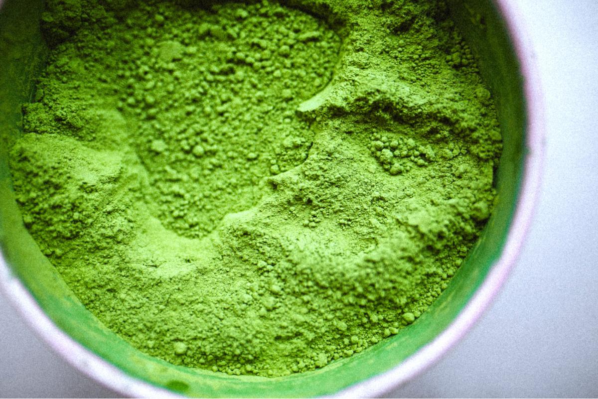 El té matcha puede mejroar nuestra calidad de sueño así como nuestra actividad cognitiva.