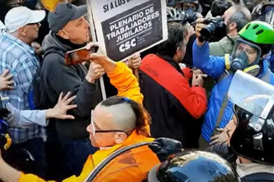 Tensión frente al Congreso: incidentes durante la marcha contra el veto de la ley jubilatoria